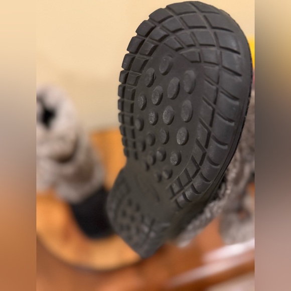 BEARPAW Tama Winter Boots Black Grey Rabbit Fur Suede Snow PomPom - Picture 8 of 11